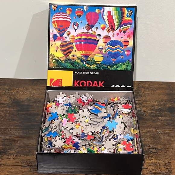 KODAK Premium Puzzle Catching the Morning Air Hot Air Balloon1000 pcs - Picture 2 of 3